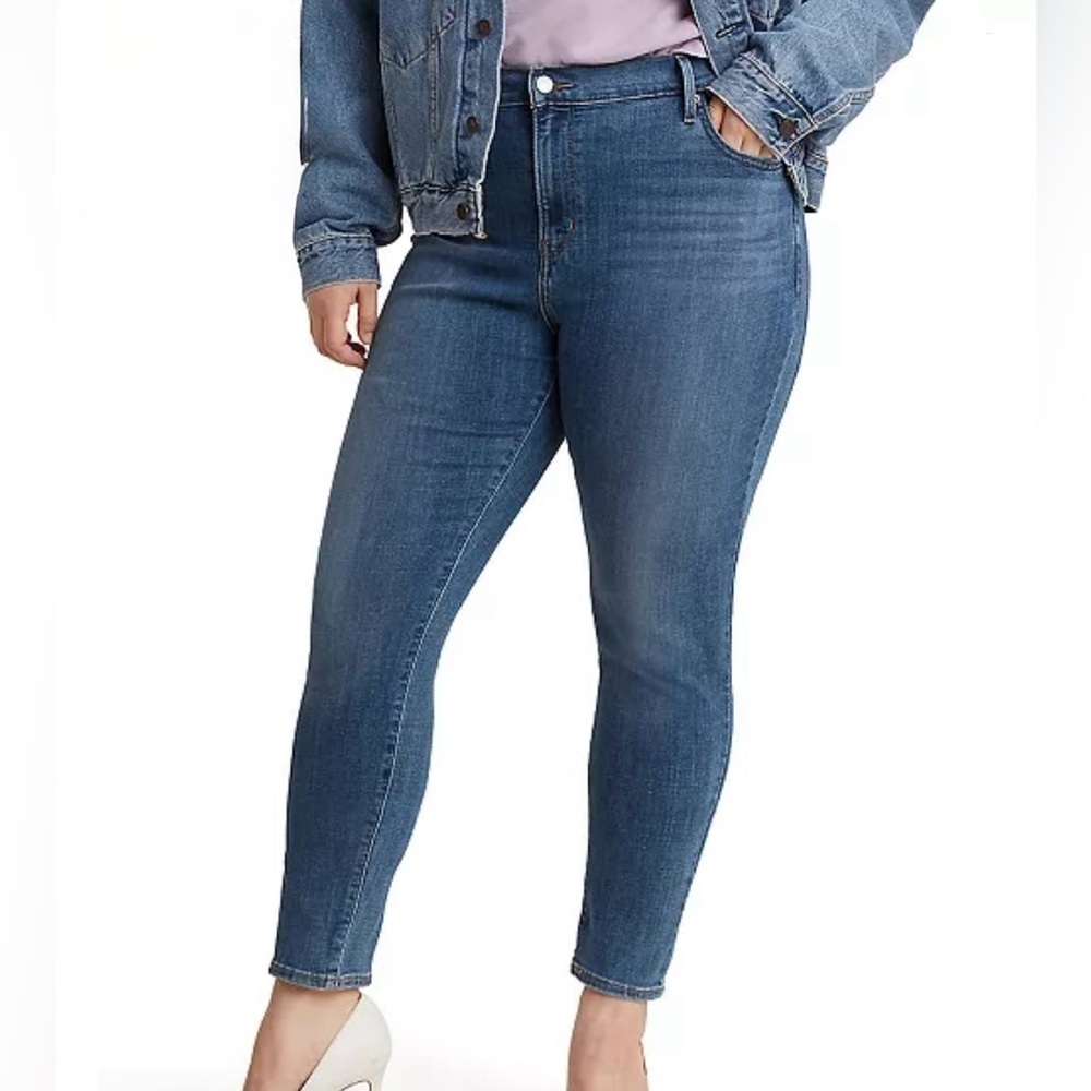 Levi’s 721 high rise skinny
Size 16W